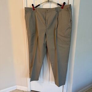 LIKE NEW Izod Big/Tall Mens Khaki Chino Pants in Tan 54 waist x 30 hemmed length